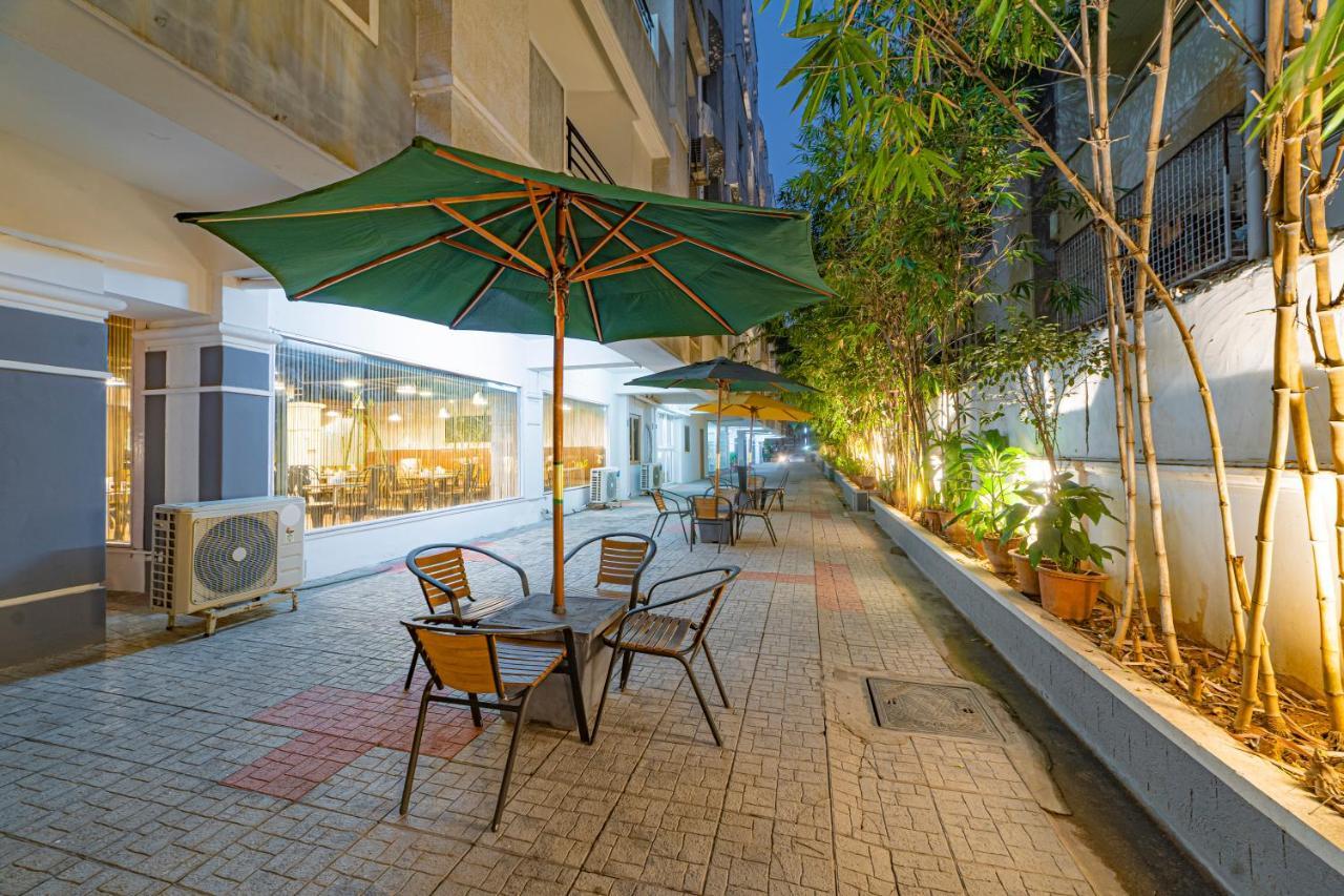 Hotel Athome , Whitefields, Kondapur Гайдарабад Екстер'єр фото